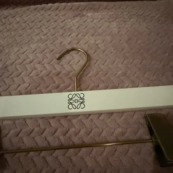 Loewe White wooden / metallic Hanger